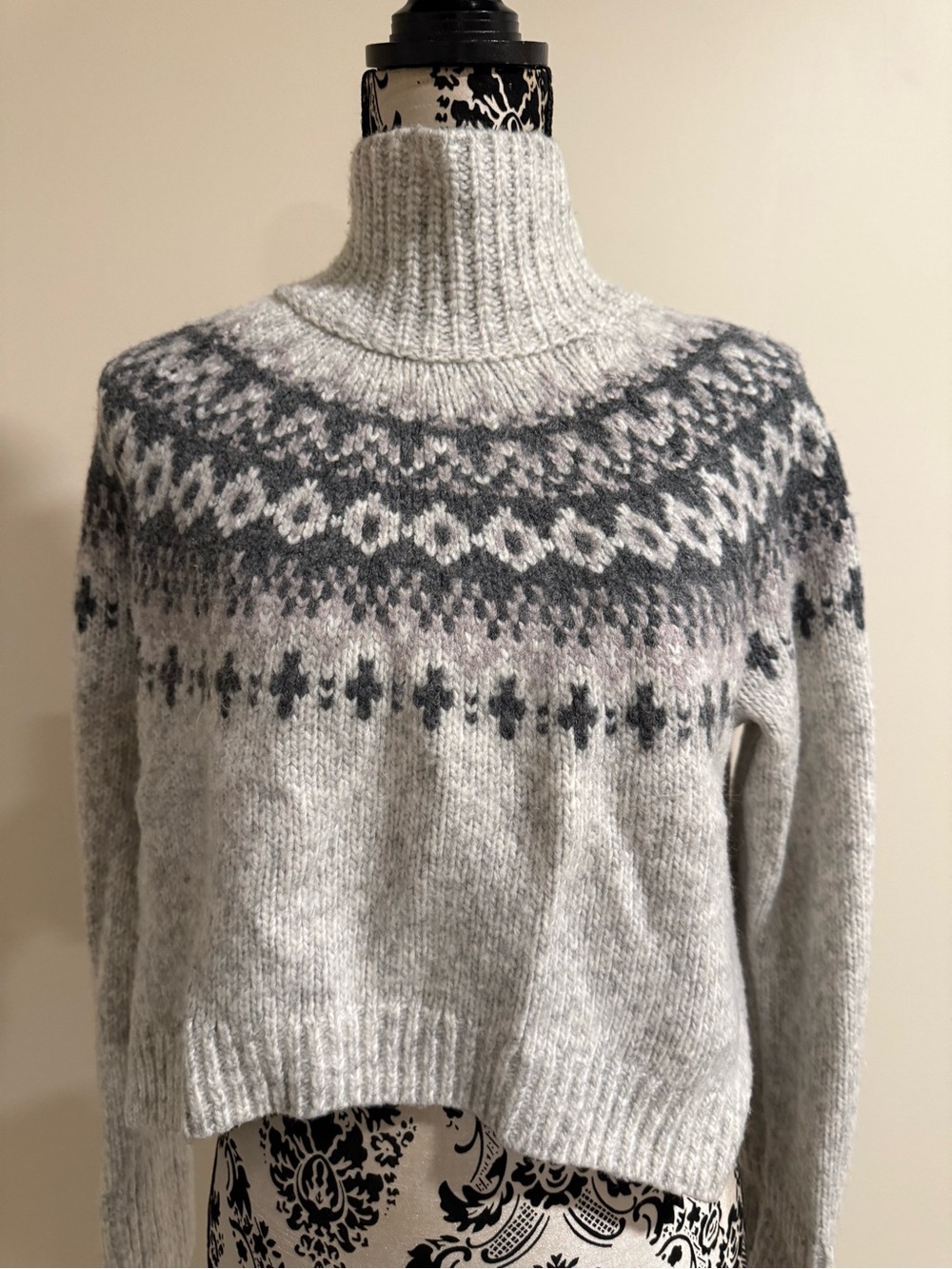 Abercrombie and Fitch Cropped Sweater - Picture 2 of 6